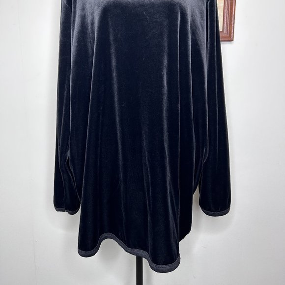 Roaman's Blouse Top Women's 3X Crew Neck Taiwan Black Velvet-Like Casual - Picture 2 of 13